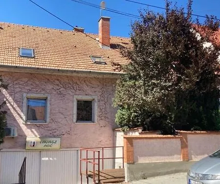 Peregrino Vendeghaz בית הארחה בודארוס