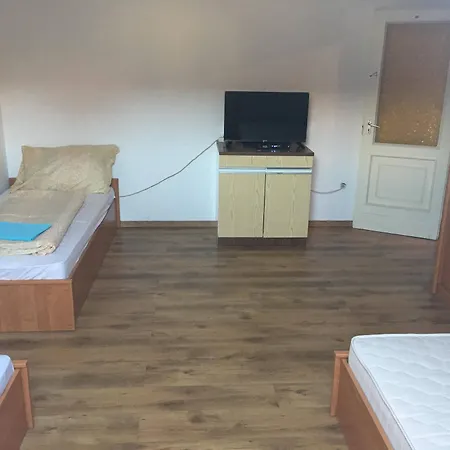 Peregrino Vendeghaz בודארוס